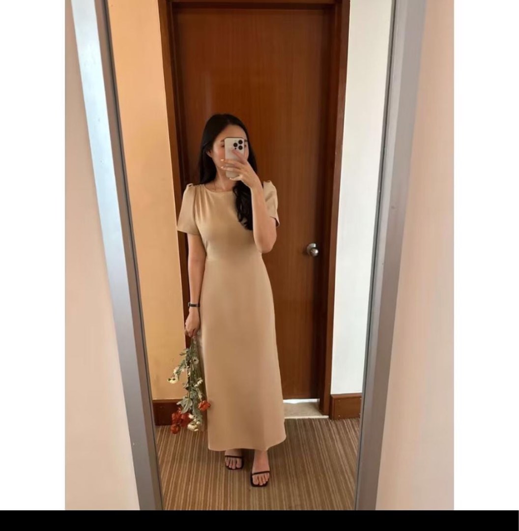 dress warna cream Dress warna cream, Fesyen Wanita, Pakaian Wanita, Gaun & Rok di Carousell