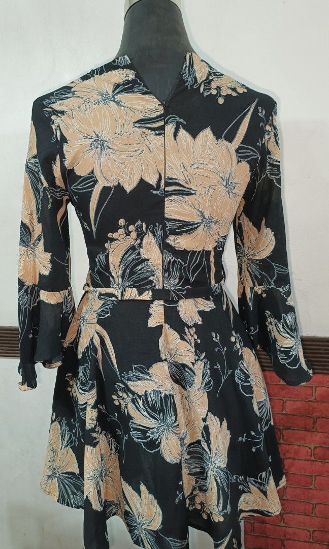 Floral mini dress (Category: Dresses) located in Imus. Submitted by cmp888 (Listing ID 1334541490, Image 1). Description: decluttering no flaw, sml to semi med pm for more info.