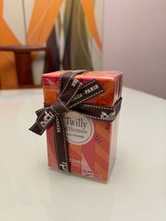 （分類：）位於 。 由 missctam 提交（商品編號 1334485129，圖片 1）。簡介： 。