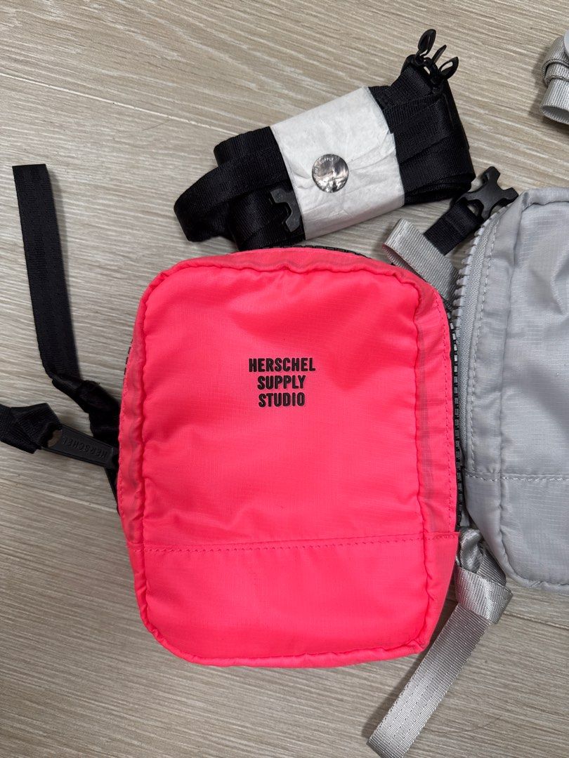 Herschel hs8 crossbody top