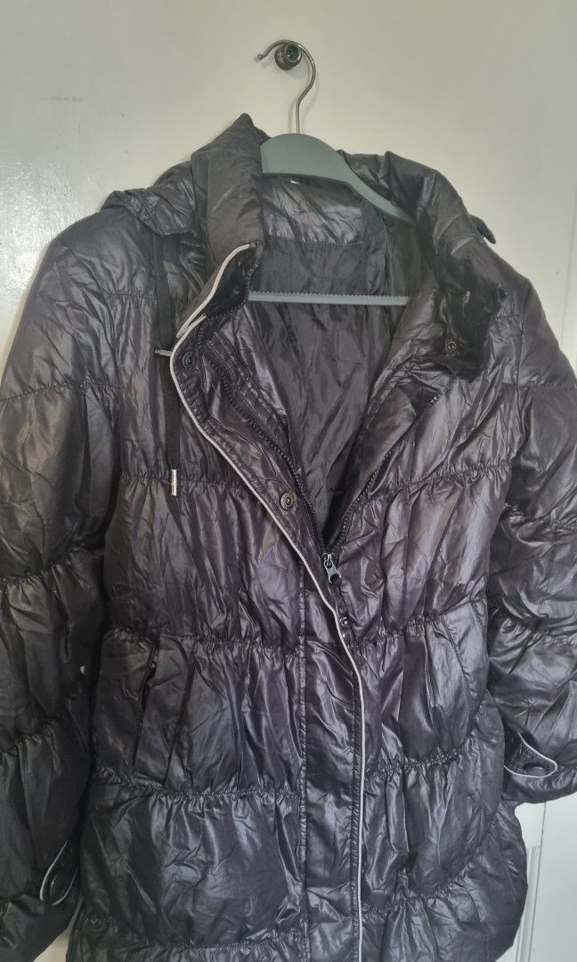 Hooded Winter Jacket / Down jacket /Bubble coat (Category: Coats, Jackets and Outerwear) located in Quezon City. Submitted by kcobs (Listing ID 1334421626, Image 2). Description: Bubble Winter Jacket in black with hood Used only for one trip the stored Brand: Tonino Lamborghini fits small to semi medium.