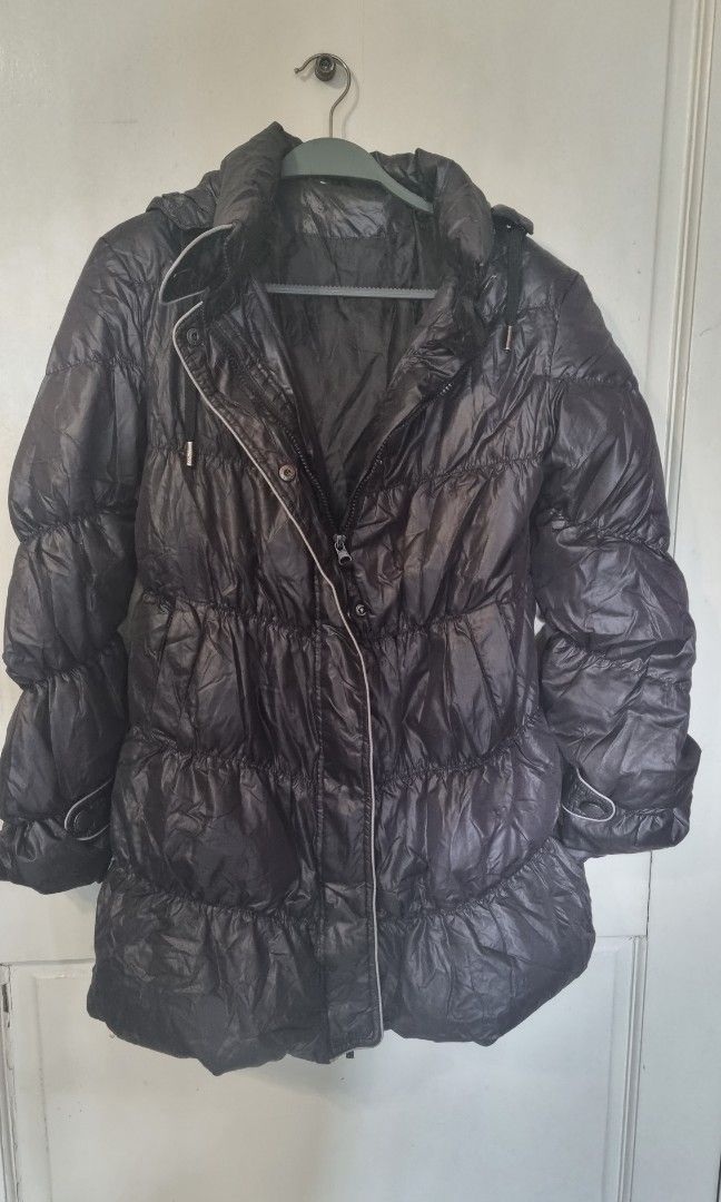 Hooded Winter Jacket / Down jacket /Bubble coat (Category: Coats, Jackets and Outerwear) located in Quezon City. Submitted by kcobs (Listing ID 1334421626, Image 1). Description: Bubble Winter Jacket in black with hood Used only for one trip the stored Brand: Tonino Lamborghini fits small to semi medium.