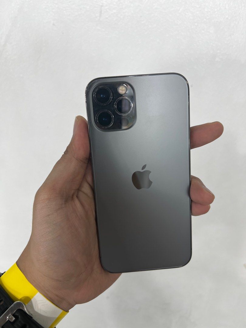 Iphone 12pro 512GB 96% Bh Openline (Category: iPhone 12 Series) located in Makati City. Submitted by nk0004 (Listing ID 1334488228, Image 2). Description: Openline no issue All working 96% battery health No issues 98% smooth Pass sa swap and maarte.
