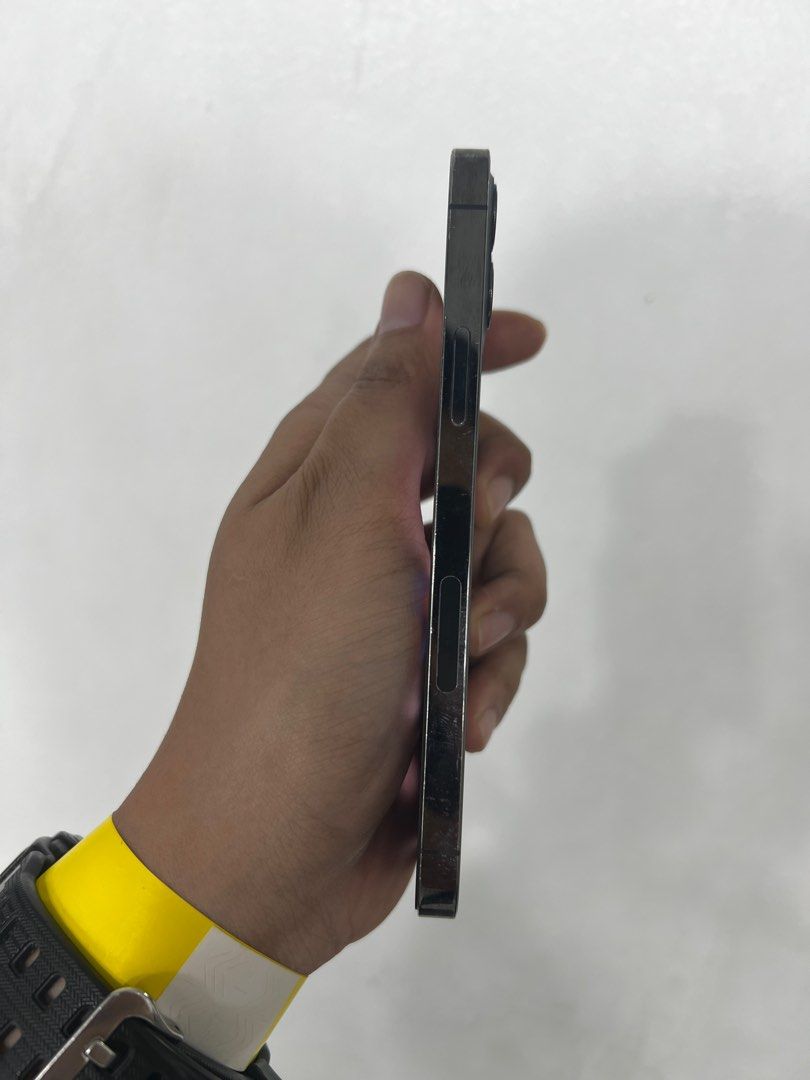 Iphone 12pro 512GB 96% Bh Openline (Category: iPhone 12 Series) located in Makati City. Submitted by nk0004 (Listing ID 1334488228, Image 3). Description: Openline no issue All working 96% battery health No issues 98% smooth Pass sa swap and maarte.