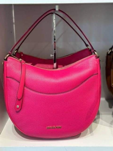MICHAEL KORS DOVER LARGE 🇵🇭🇵🇭 (Category: Luxury Bags & Wallets) located in Cavinti. Submitted by shop_withme23 (Listing ID 1333571125, Image 2). Description: ONHAND PINAS READY to ship out FULLPAYMENT required NO CANCELLATION OF ORDERS.