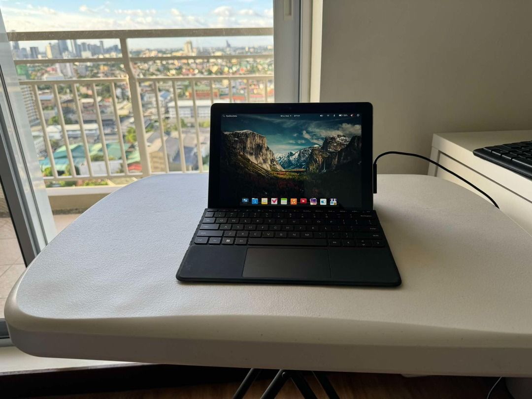 Microsoft Surface Go 1 with Original Type Cover (Elementary OS ...