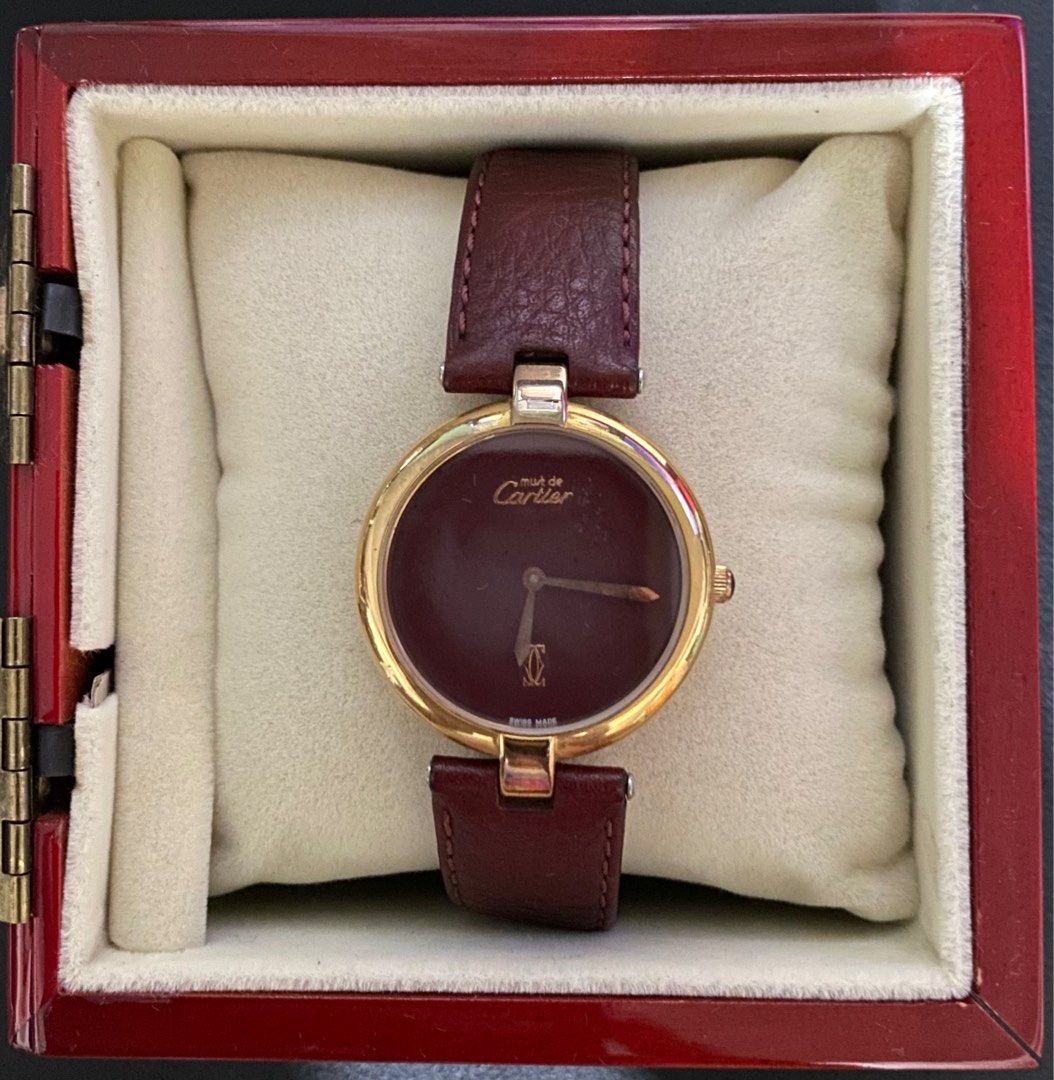 Must de Cartier Vendome Red Dial (Category: Luxury Watches) located in Malolos. Submitted by elainectin40526 (Listing ID 1334376672, Image 2). Description: Classic 80s ‘Double C’ logo Original Cartier leather strap with gold-pkated buckle Comes with original box.