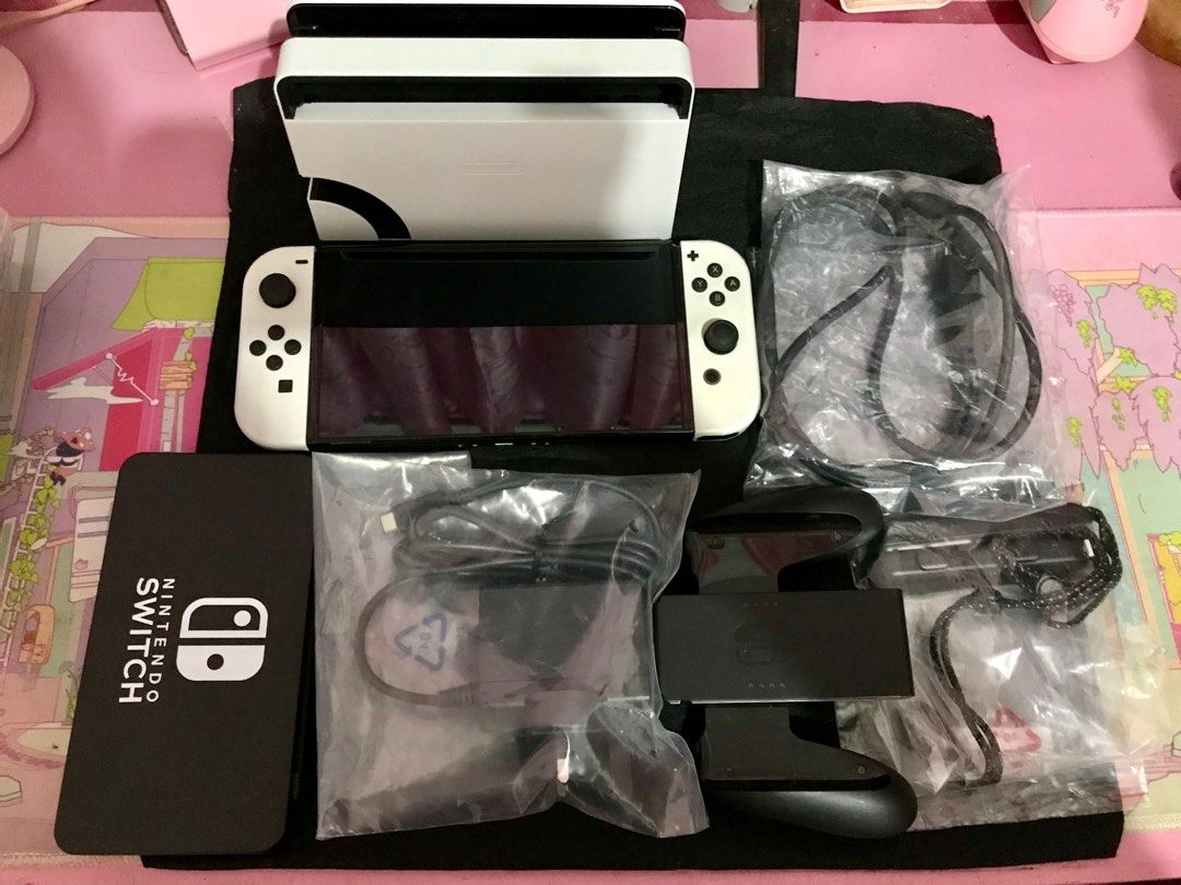 Nintendo Switch OLED White 64gb (Category: Nintendo) located in Quezon. Submitted by declawtteringcat (Listing ID 1334473089, Image 1). Description: -64gb -Complete -Signs of usage in the joy-con (please refer to photos) -No issues -RFS: I barely use it anymore since I game more in my computer..