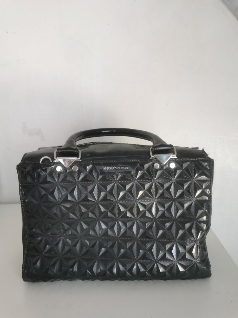 Office bag (Category: Luxury Bags & Wallets) located in Batac City. Submitted by doniagel (Listing ID 1334395370, Image 1). Description: Brand: Emporio Armani Pure leather Mop: gcash Mod: jnt Loc: ilocos norte.