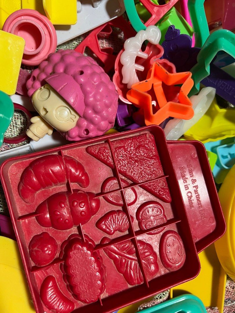(FLASH SALE!) Preloved Clay Molders (Category: Craft Supplies & Tools) located in Marikina City. Submitted by thrifty_trinkets_by_anais (Listing ID 1334547337, Image 3). Description: 🌸 Selling own preloved/brand new items for less - EVERYTHING is negotiable as long as REASONABLE in price 🤗 🙏🏻 Please also check my account for more marked down items 🫶 🍩used molders for clay doughs 🍩for take all 🍩mixed brands 📍Marikina, near s&r 💳 Gcash or