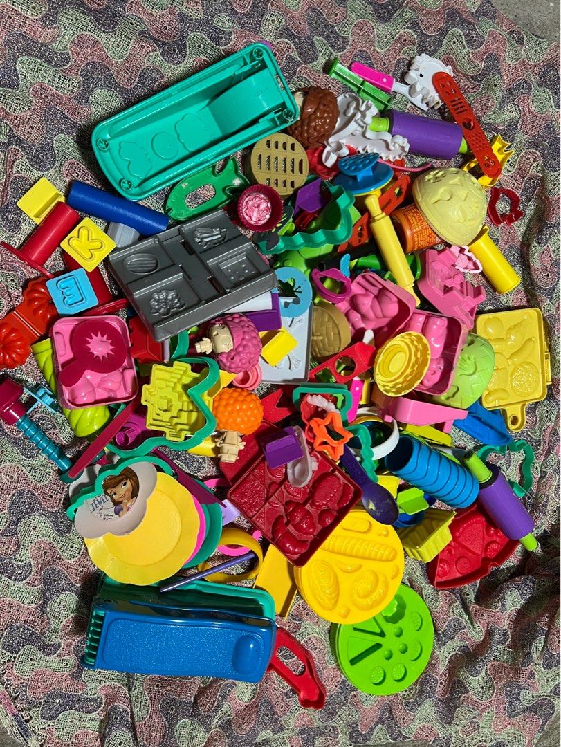 (FLASH SALE!) Preloved Clay Molders (Category: Craft Supplies & Tools) located in Marikina City. Submitted by thrifty_trinkets_by_anais (Listing ID 1334547337, Image 1). Description: 🌸 Selling own preloved/brand new items for less - EVERYTHING is negotiable as long as REASONABLE in price 🤗 🙏🏻 Please also check my account for more marked down items 🫶 🍩used molders for clay doughs 🍩for take all 🍩mixed brands 📍Marikina, near s&r 💳 Gcash or