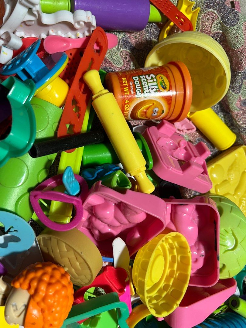(FLASH SALE!) Preloved Clay Molders (Category: Craft Supplies & Tools) located in Marikina City. Submitted by thrifty_trinkets_by_anais (Listing ID 1334547337, Image 2). Description: 🌸 Selling own preloved/brand new items for less - EVERYTHING is negotiable as long as REASONABLE in price 🤗 🙏🏻 Please also check my account for more marked down items 🫶 🍩used molders for clay doughs 🍩for take all 🍩mixed brands 📍Marikina, near s&r 💳 Gcash or
