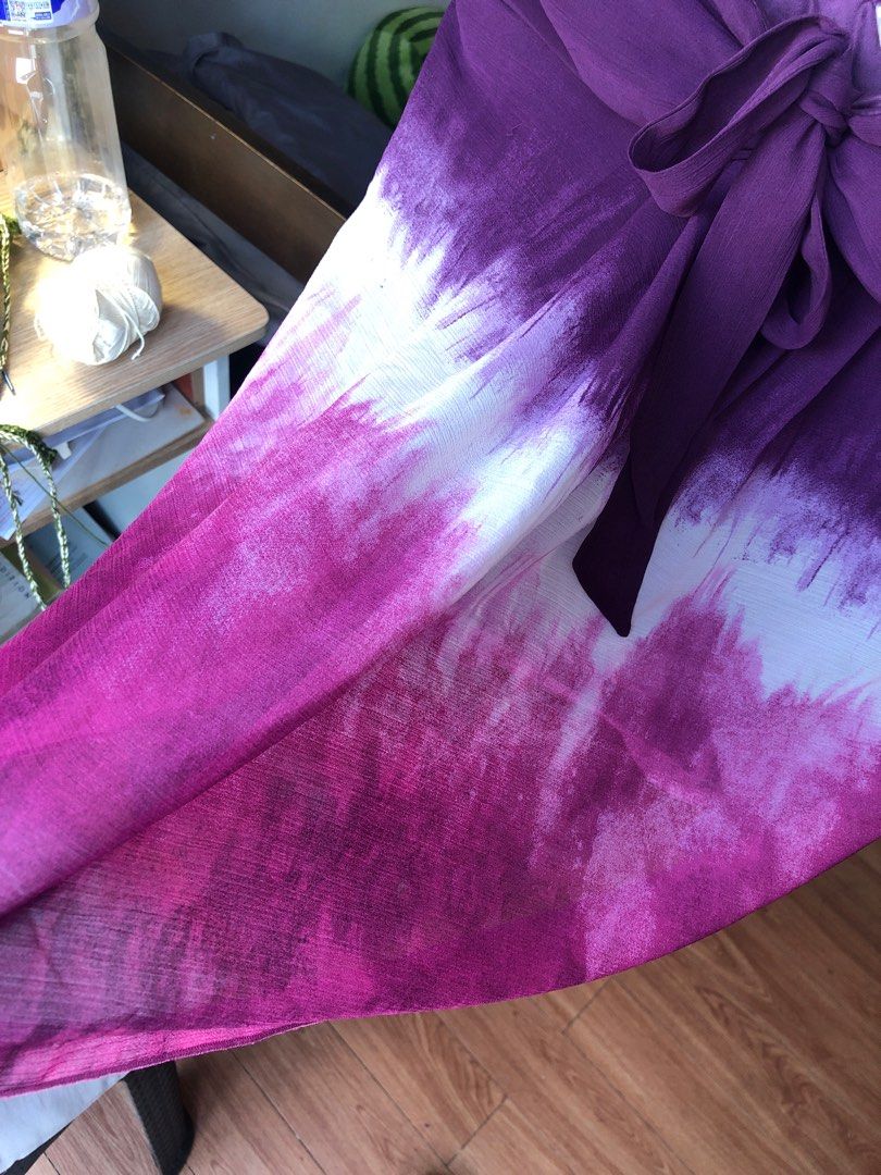 Purple tube top y2k (Category: Sleeveless) located in Makati City. Submitted by iana_banana (Listing ID 1334416731, Image 2). Description: Medium on tag, stretchable can fit up to Large SUPER CUTEEEE.