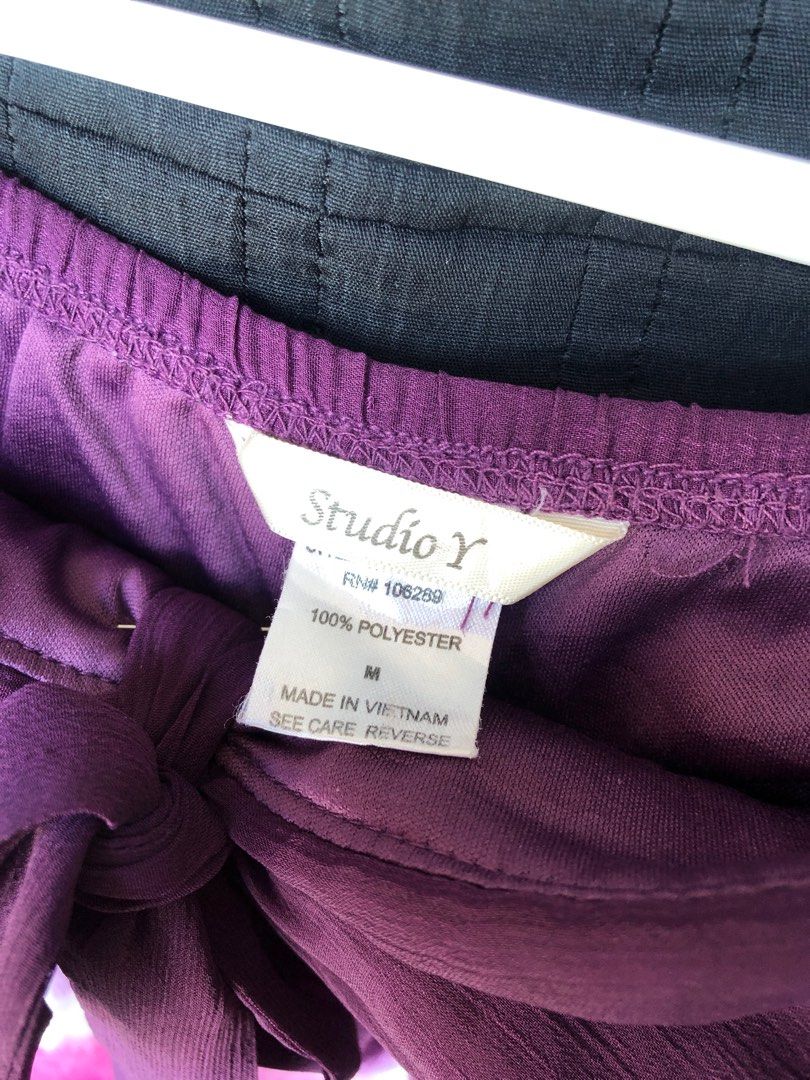 Purple tube top y2k (Category: Sleeveless) located in Makati City. Submitted by iana_banana (Listing ID 1334416731, Image 3). Description: Medium on tag, stretchable can fit up to Large SUPER CUTEEEE.