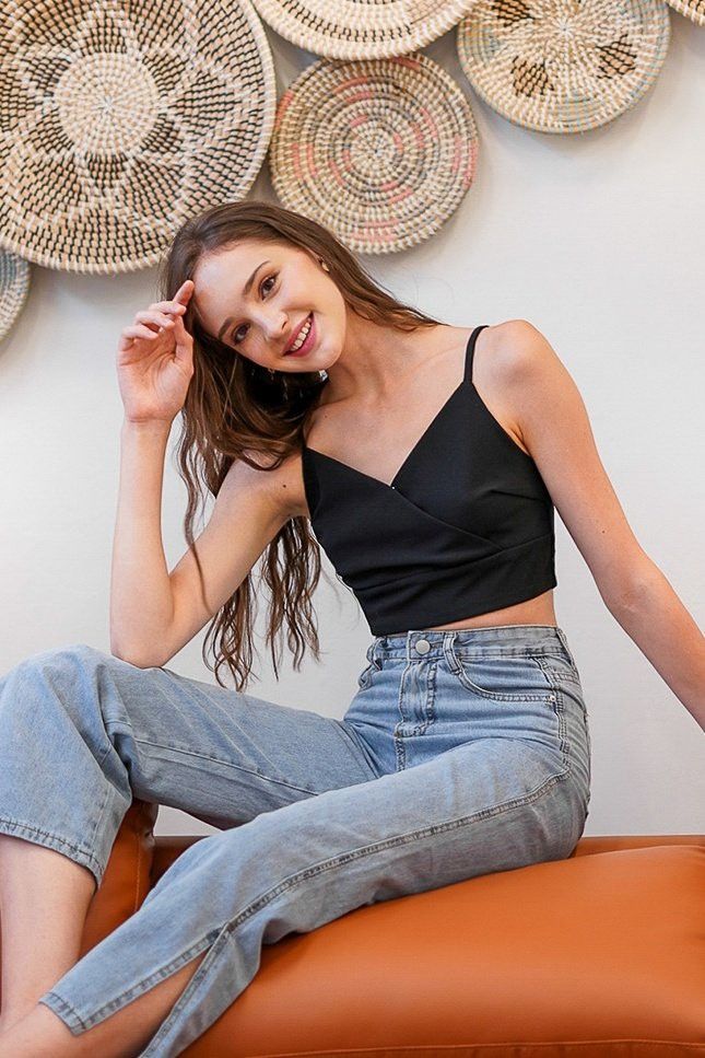 RAE BASIC WRAP CROP TOP (Category: Sleeveless) located in Singapore. Submitted by daisy_unicorn (Listing ID 1334467343, Image 2). Description: black colour size S in good condition not padded selling cheap, so mailing will be an additional $1.