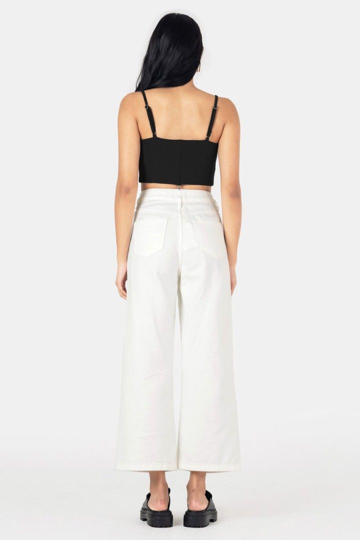 RAE BASIC WRAP CROP TOP (Category: Sleeveless) located in Singapore. Submitted by daisy_unicorn (Listing ID 1334467343, Image 3). Description: black colour size S in good condition not padded selling cheap, so mailing will be an additional $1.