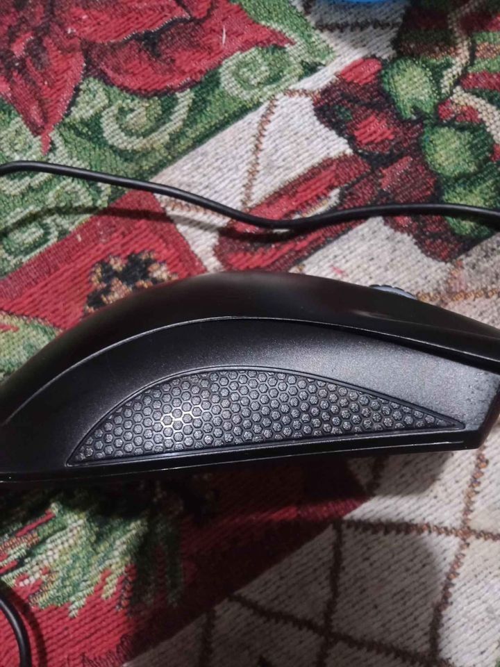 Razer Deathadder Essential Gaming Mouse (Category: Mouse & Mousepads) located in Baguio. Submitted by Adobong_Lumpia (Listing ID 1334480833, Image 3). Description: RFS: Di na nagagamit naka stock nalang sa box No Issue (3 months lang nagamit) pm for more details .