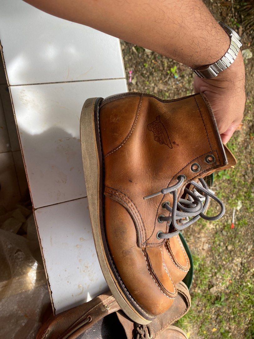 Red Wing 875 9E (Category: Boots) located in Manila. Submitted by rmedz (Listing ID 1334511728, Image 2). Description: Red Wing 875 9E size 9.5 to 10 US sneakers Men’s Made in the USA This is iconic Moc Toe This is well used Been using this for years Needs resole What you see is what you get Bawal sa maselan/maarte Not Rush ✅Riding Boots ✅Working Boots Price: 6500 + sf .