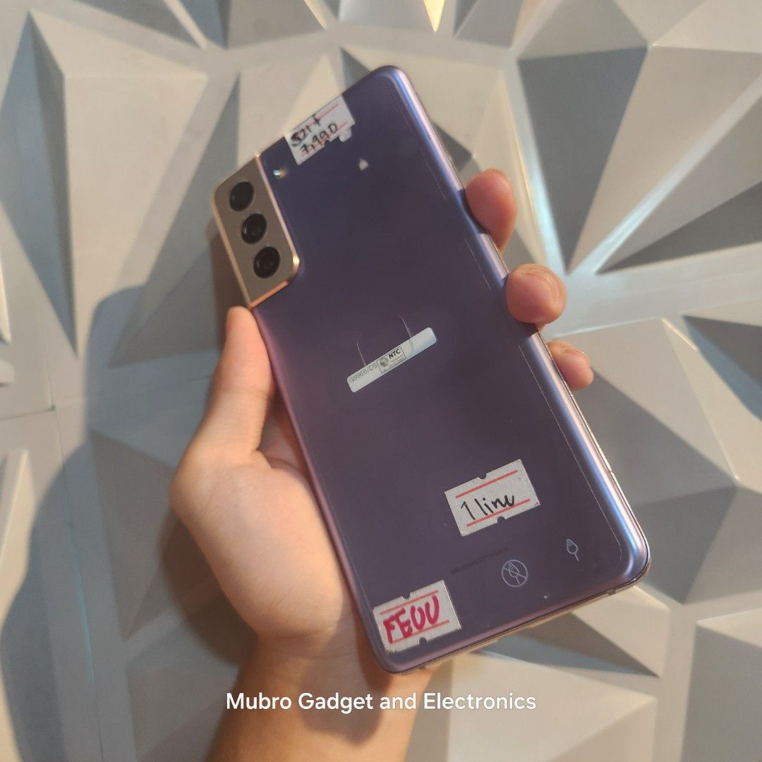 S21 plus 256gb (Category: Samsung) located in Quezon City. Submitted by mubrogadgets (Listing ID 1334449932, Image 1). Description: SUPER BERMONTHS SALEEE!!!!🧊❄️🥶💧 S21 plus 256gb 7,990❌ 7,500✅ nalng ‼️Line issue‼️ DISPLAY Type: Dynamic AMOLED 2X, 120Hz, HDR10+, 1300 nits (peak) Size: 6.7 inches, 107.8 cm2 (~88.3% screen-to-body ratio) Resolution: 1080 x 2400 pixels, 20:9 ratio (~394 ppi density) Protection Corning Gorilla Glass Victus Always-o
