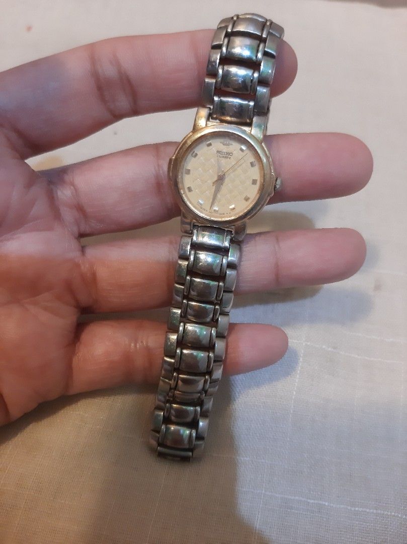 VINTAGE WATCHES, Fesyen Wanita, Jam Tangan di Carousell