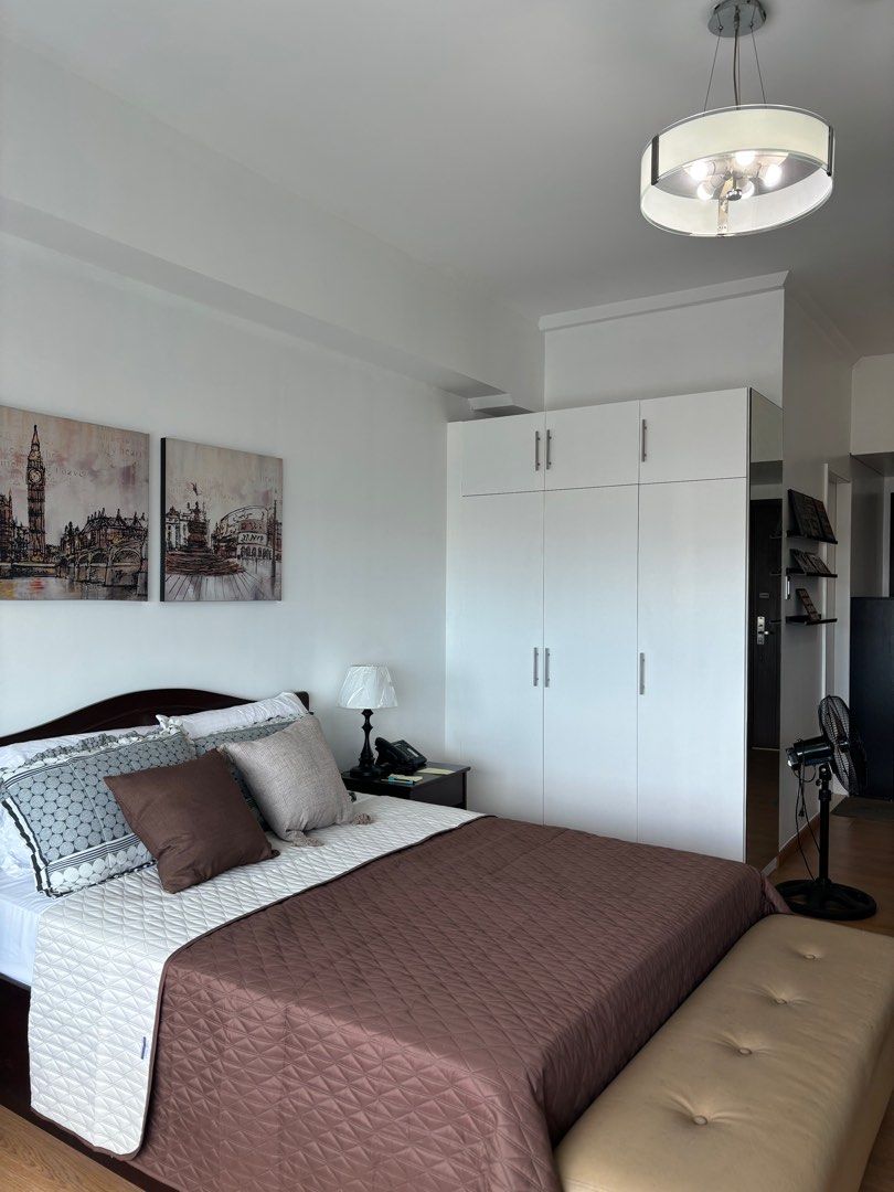 St Francis Shangrila Studio for Rent (Category: Apartments & Condos) located in Pasig City. Submitted by mcranque (Listing ID 1334426316, Image 3). Description: Spacious Studio unit With parking (optional at 40k inclusive) Furnished access to Edsa shangrila Mall and Edsa Plaza Hotel Tower 2 .