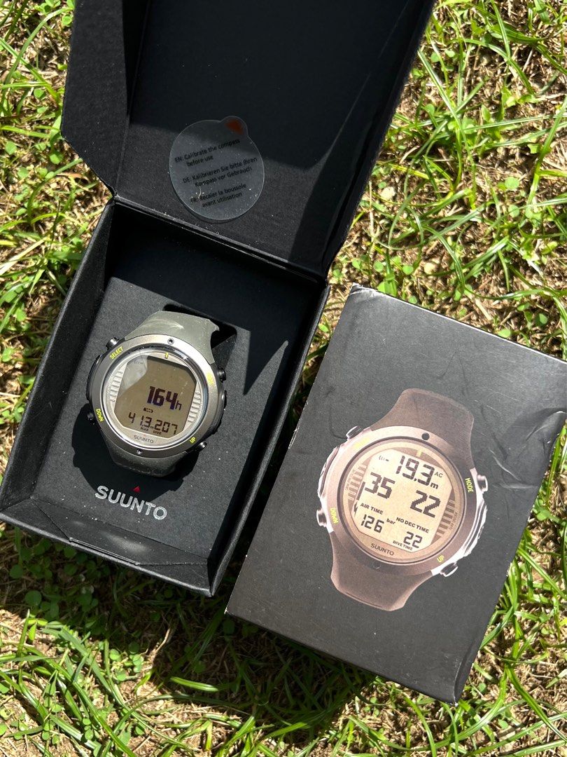 Dive computer Suunto D6i Novo Stealth Men s Fashion Watches Accessories Watches on Carousell