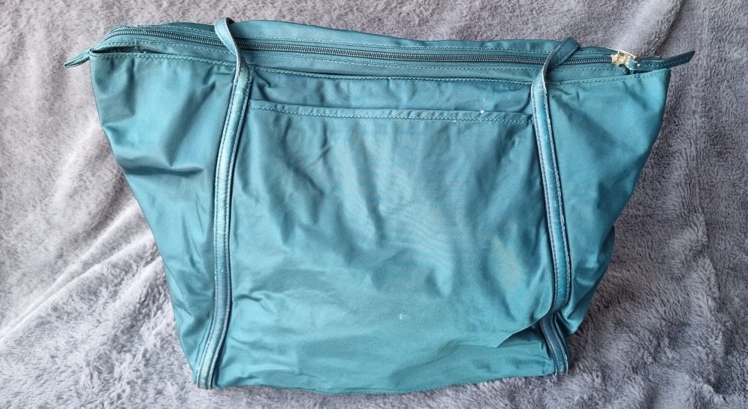 Tumi Voyageur Tote Bag (Category: Luxury Bags & Wallets) located in Talisay. Submitted by parchiracollection (Listing ID 1334451321, Image 2). Description: *No issue sa Nylon, ang fade sa picture sa lighting lang *Issue is sa leather parts, need for spa or repaint with leather paint *plus SF *Please check detailed pictures before purchasing * This is a second-hand item, kaya wag po mag expect na BAGO *no to low ballers. The discounted price I'll 
