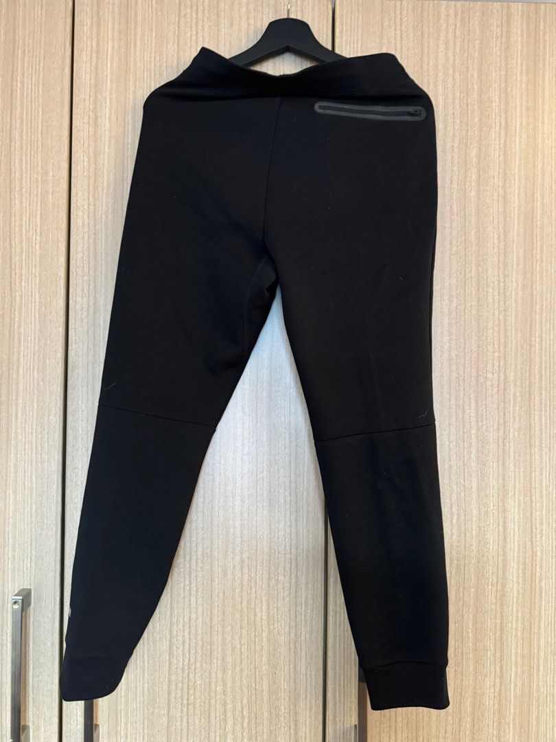 Uniqlo Joggers Men s Fashion Bottoms Joggers on Carousell