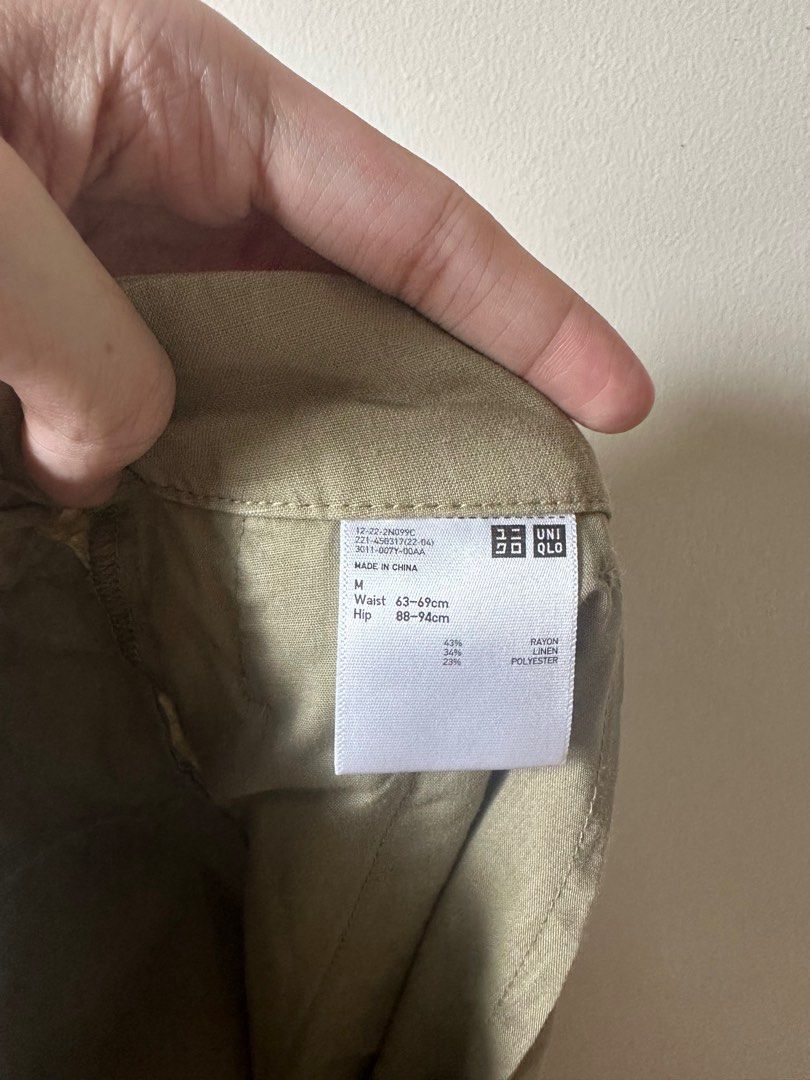 Uniqlo Olive Green Pants (Category: Other Bottoms) located in Manila. Submitted by prebychia (Listing ID 1334406602, Image 2). Description: Length: 39” Leg width: 9.5” Waist: 24-27” Helping tags: Cariño, Araw the Line, H&M, Zara, Halo halo, The Editor’s Market, Miu the Label, Merakibowy, GVN the Label, Love Bonito.