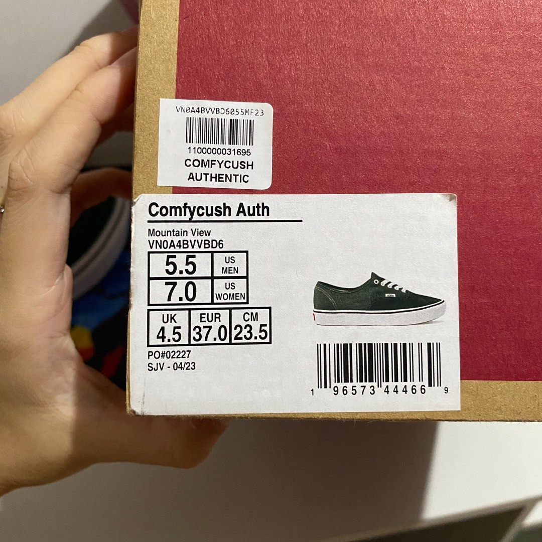 Vans ComfyCush Authentic Green (Category: Sneakers) located in Muntinlupa City. Submitted by declutterbuster (Listing ID 1334537361, Image 3). Description: Good Condition Us Men: 5.5 / Us Wmns: 7 (23.5 cm) Like New Only used twice With box Payment first thru gcash.
