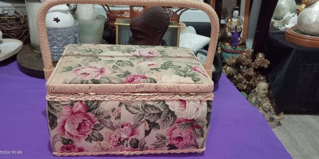 Vintage Sewing Kit (Category: Craft Supplies & Tools) located in Batangas. Submitted by girlmeetspurple (Listing ID 1334391619, Image 3). Description: .