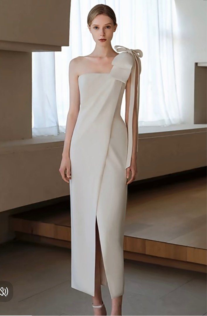 White evening gown with elegant ribbon, Wedding, Women's Fashion, Dresses &  Sets, Evening dresses & gowns on Carousell