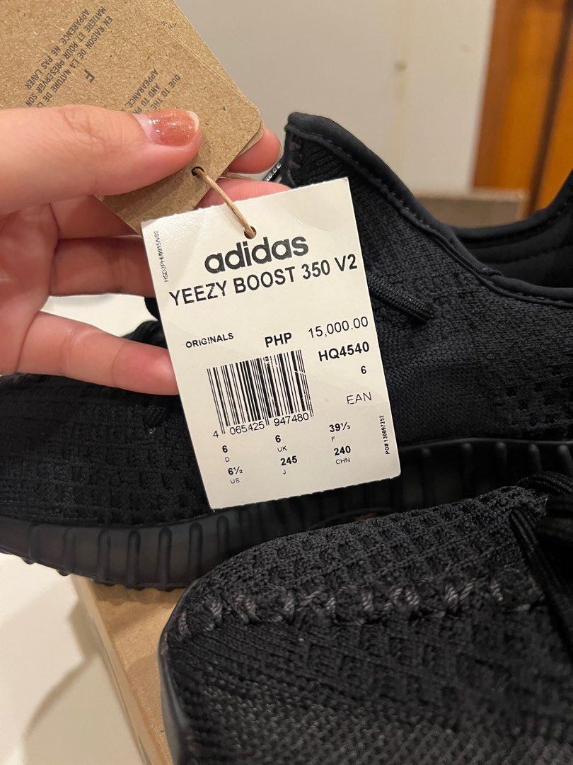 Yeezy Boost 350 V2 - Onyx SZ6 (Category: Sneakers) located in Muntinlupa City. Submitted by wonushi (Listing ID 1334421879, Image 2). Description: BRAND NEW YEEZY BOOST 350 V2 - ONYX purchased 06/03/2023 from adidas raffle size 6.5 mens rfs: not my style.