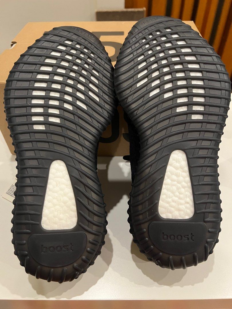 Yeezy Boost 350 V2 - Onyx SZ6 (Category: Sneakers) located in Muntinlupa City. Submitted by wonushi (Listing ID 1334421879, Image 3). Description: BRAND NEW YEEZY BOOST 350 V2 - ONYX purchased 06/03/2023 from adidas raffle size 6.5 mens rfs: not my style.