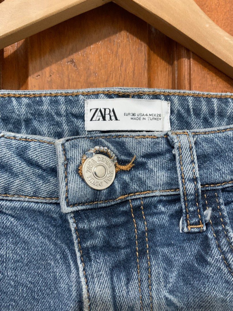 ZARA HIGHWAISTED DENIM PANTS (Category: Jeans) located in Marikina City. Submitted by daze_studio_ (Listing ID 1334470347, Image 3). Description: Waist: 26 -27 inches Length: 37 inches.