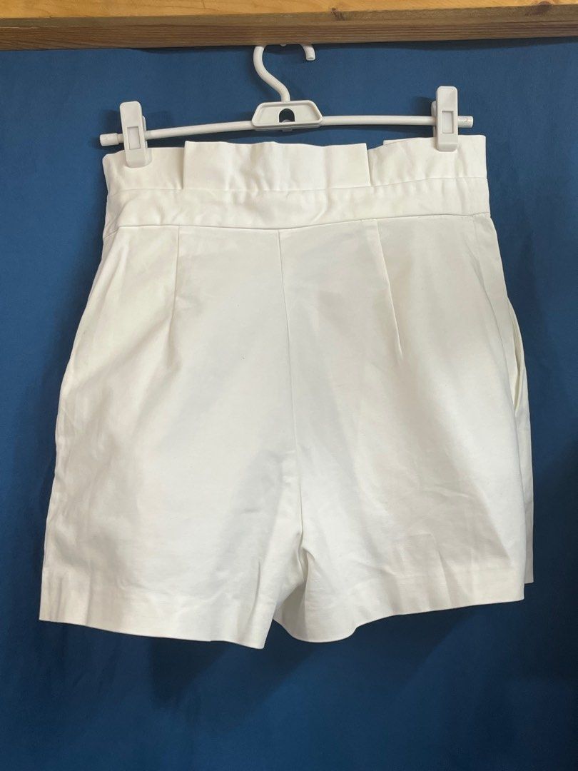 Zara White Paperbag Shorts (Category: Shorts) located in Quezon City. Submitted by wednesday21 (Listing ID 1334386924, Image 2). Description: Zara white paperbag shorts. Self-tie ribbon and concealed zipper on the side. Front pockets. 3-day reservation only. Once offer is accepted, payment is expected to be made within 3 days..