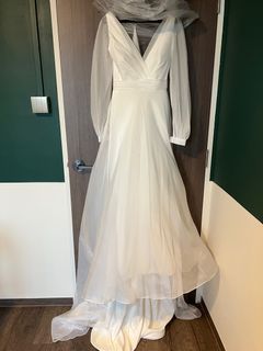 (Category: ) located in . Submitted by thewardrobethriftstore (Listing ID 1334626968, Image 1). Description: .