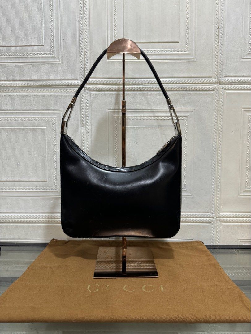 Authentic gucci patent shoulder bag (Category: Luxury Bags & Wallets) located in Rizal. Submitted by houseofbell (Listing ID 1334715146, Image 1). Description: Still good condition No flaws Normal sign of usage 💯 authentic Dimension 10.5x9 inches.