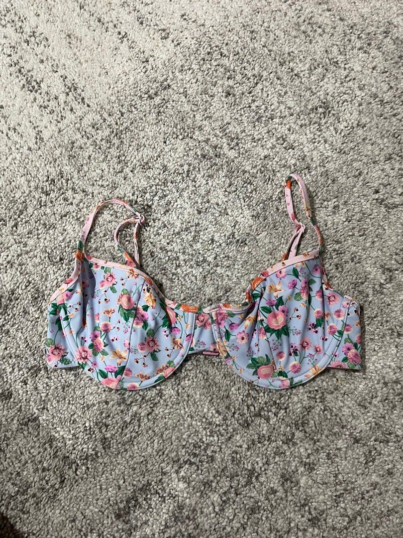 Blackbough Fiona Underwire Top Venice Spring (Category: Bikinis & Swimsuits) located in Pasig City. Submitted by wakeupmakeupp (Listing ID 1334693217, Image 1). Description: Fiona Underwire Top Print: Venice Spring Size: L Bought at full price (₱2700) Never used Last price is 1500.