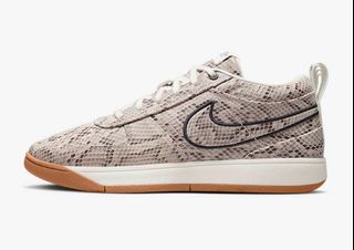 (Category: ) located in . Submitted by sneakerhead333 (Listing ID 1334647867, Image 1). Description: .