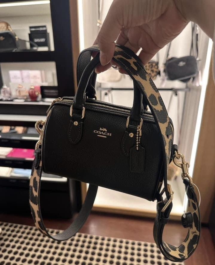 Coach Micro Rowan Bag for Women (Category: Luxury Bags & Wallets) located in Manila. Submitted by czrnsshop (Listing ID 1334725009, Image 1). Description: Direct Message me!🛒.