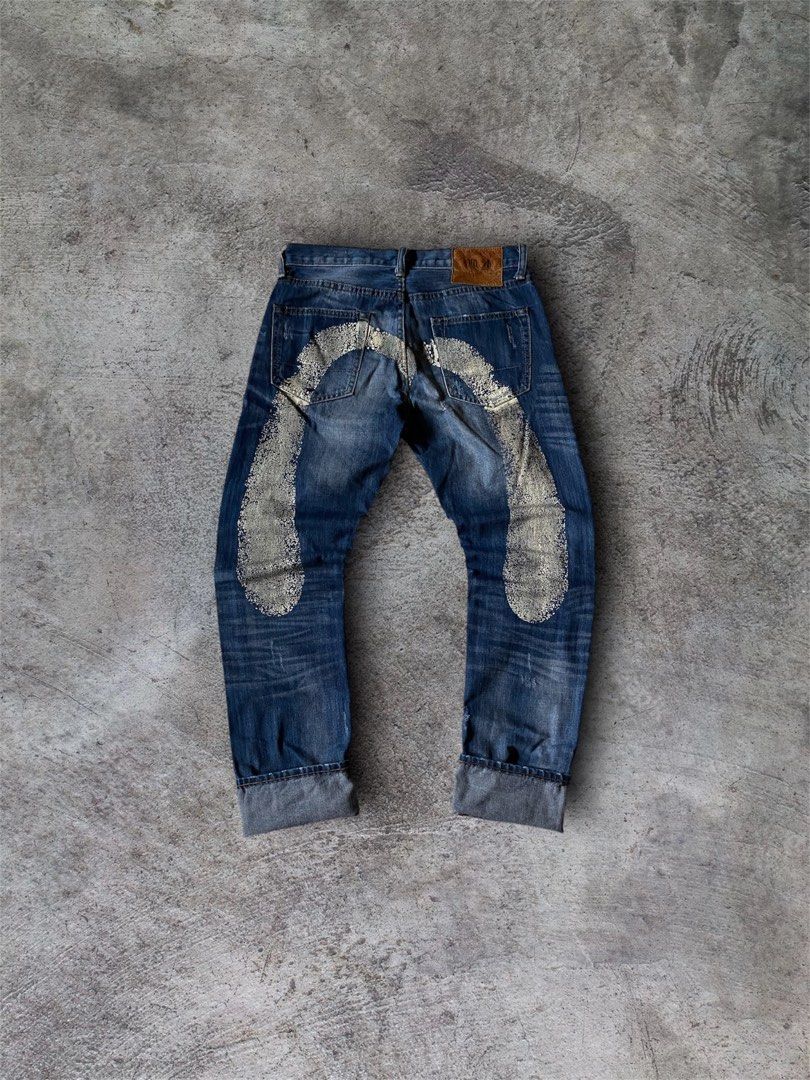 Evisu Daicock Jeans - Big Logo (Denim) (Category: Jeans) located in Antipolo. Submitted by pamanathrifts (Listing ID 1334588876, Image 1). Description: Condition: Very Good Waist: 30” Length: 41” Leg Opening: 7” Issue: Cracked print.