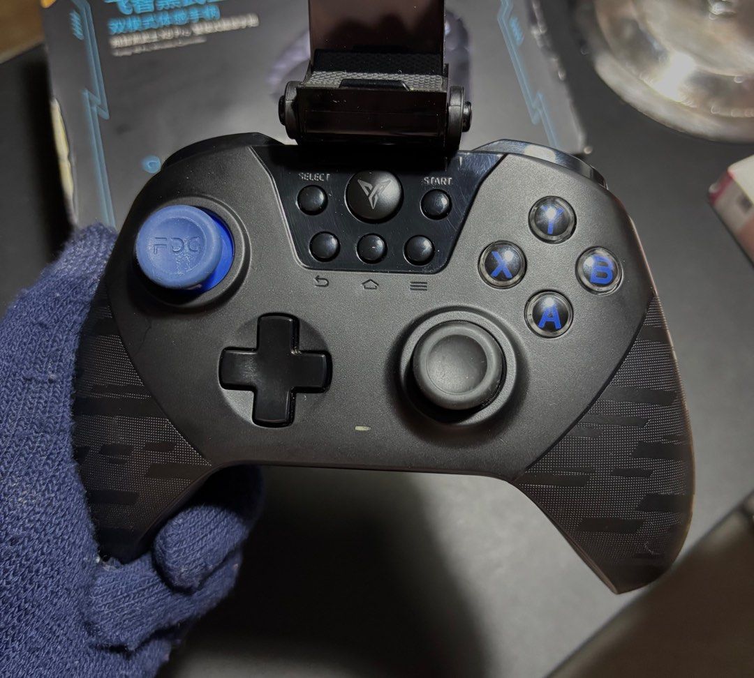 Flydigi X8 Pro Wireless Controller (Category: Controllers) located in Paranaque City. Submitted by dalle_closet (Listing ID 1334606961, Image 3). Description: Working well :).