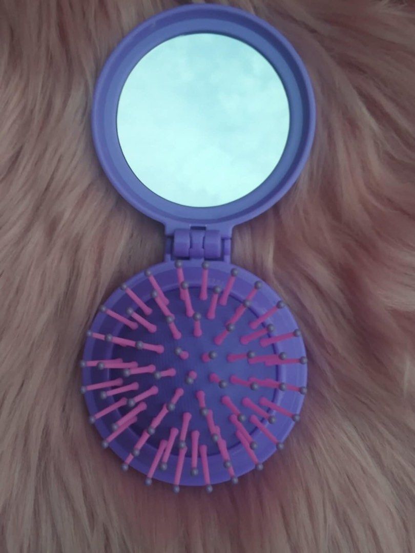 Friends Travel Compact Brush Mirror (Category: Mirrors) located in Mandaue City. Submitted by wyatt_whatevers (Listing ID 1334608927, Image 2). Description: Friends Collection Travel brush and mirror Brand New.