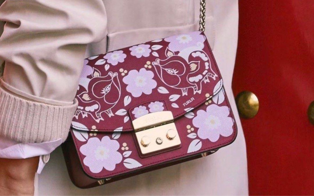 Furla metropolis limited edition store