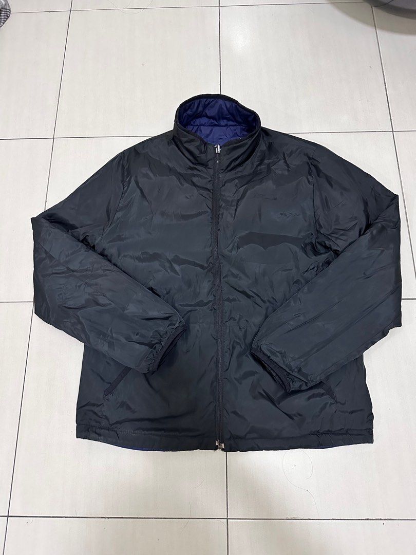 GAP Reversible Jacket (Category: Coats, Jackets and Outerwear) located in Sungai Buloh. Submitted by oldbutfresh (Listing ID 1334685120, Image 1). Description: Condition: 8/10 no defects Size: On tag M, ukuran manual refer gambar. Details: -Reversible, 1 side hitam, 1 side lagi biru. -Poket kiri kanan both side ada. -Side biru ada extra pocket berzip kat chest. Boleh refer semua dalam gambar. Nak jual RM10 je. Kalau nak post tambah RM7 ya, DFOD p