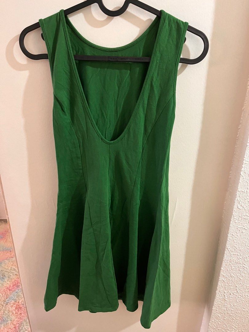 Green Dress (Category: Dresses) located in Makati City. Submitted by everything_below300 (Listing ID 1334640264, Image 3). Description: PRICE DROPPED! Light and cozy good quality green dress I only used once. Can fit Small to Medium, as it's stretchable..