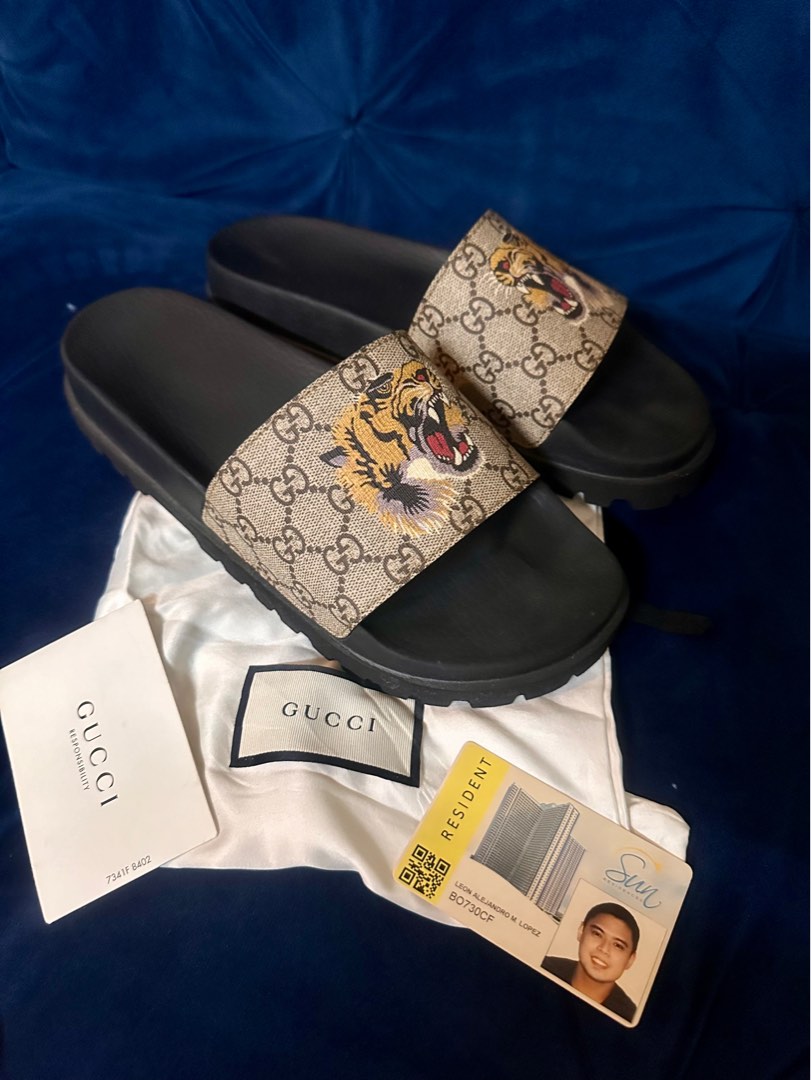 Gucci GG Supreme Tiger Slides