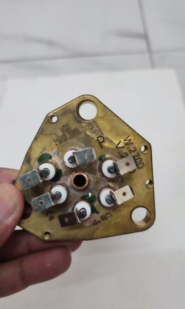 Heating Element (Category: Coffee Machines & Makers) located in Singapore. Submitted by kirenrage2020 (Listing ID 1334555225, Image 2). Description: Heating Element for coffee machine Specs are stated accordingly. Brand new.