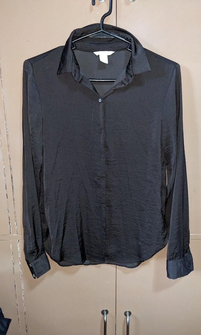 H&M Grey Long Sleeve Shirt (Category: Longsleeves) located in Daraga. Submitted by mabcltr (Listing ID 1334620136, Image 1). Description: 100% polyester Declutering.